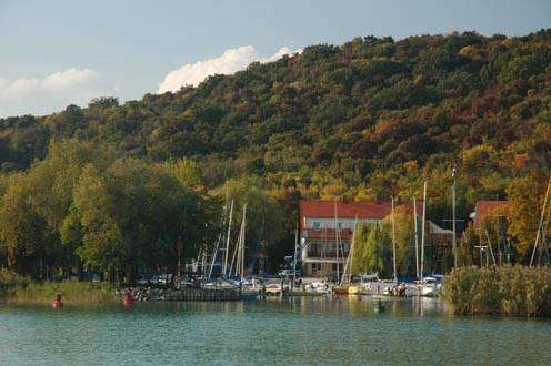 Charterbasis von sail and Surf Kft.