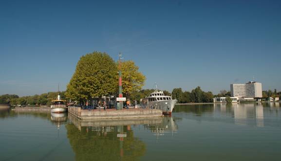 Keszthely, Schiffsanleger und Hafen